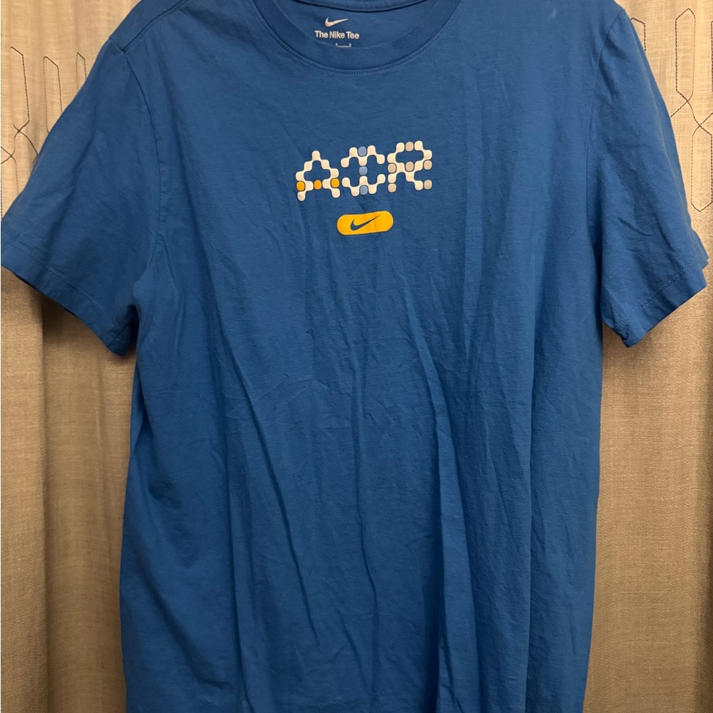 Nike Men's Blue Tee with Graphic Design